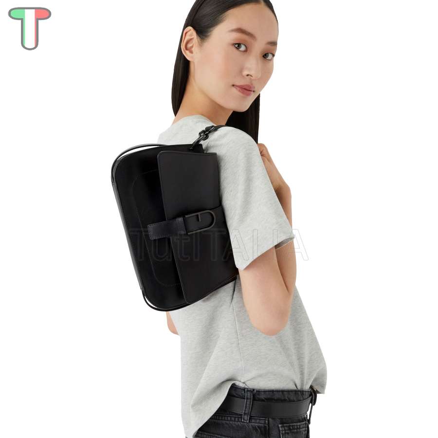Furla Flow M Nero WB00996 BX2045 1020 O6000 handbag | TutITALIA Furla Flow M Nero WB00996 BX2045 1020 O6000 handbag | TutITALIA